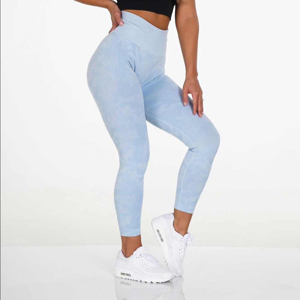 Icy Blue Camo Seamless Leggings - Picture 3 of 4